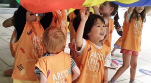 Enfants heureux Ecole bilingue ARCO IRIS